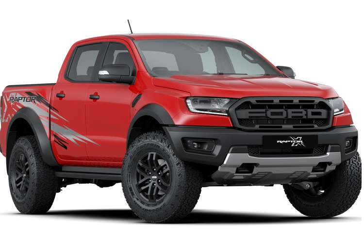 Sime Darby Auto ConneXion (SDAX) đã giới thiệu đến người dùng Malaysia mẫu Ford Ranger Raptor X Special Edition mới. So với Ranger Raptor tiêu chuẩn, xe được nâng cấp về thiết kế và bổ sung thêm một vài trang bị. Về ngoại hình, phiên bản này được phủ lớp sơn màu đỏ True Red cùng bộ decal X Special Edtion ở phần đuôi xe. Bộ mâm và mặt ca-lăng vẫn được giữ nguyên giống Ranger Raptor tiêu chuẩn.