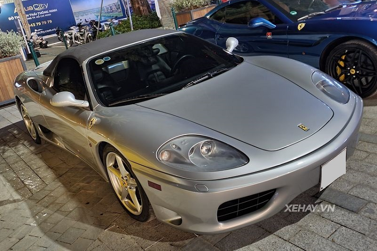 Nhìn chung, thiết kế của 360 Spider không sắc sảo, táo bạo như những siêu xe đời mới của Ferrari, thay vào đó, 360 Spider mang trên mình vẻ ngoài mềm mại, ít góc cạnh nhưng vẫn rất thể thao.
