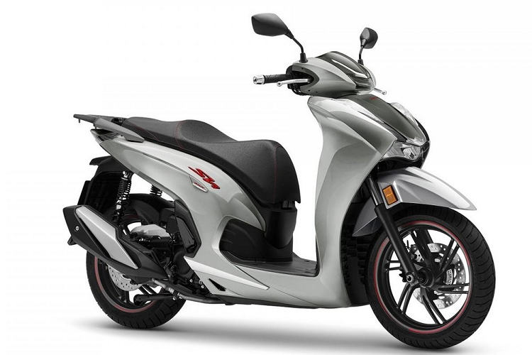 Dù chưa chính thức được bán ra nhưng xe ga Honda SH 350i đang được các đại lý HEAD nhận đặt cọc và chào bán với mức giá cao hơn khá nhiều so với giá đề xuất. Theo khảo sát tại một số đại lý, giá xe Honda SH 350i 2021 đang được chào bán ở mức 177,9 - 207,9 triệu đồng, tương đương với mức chênh lệch từ 30 - 50 triệu đồng so với giá bán lẻ đề xuất do Honda Việt Nam công bố trước đó.