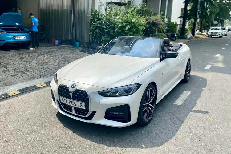 Theo đó, chiếc BMW 430i Convertible M Sport 2021 mới này vừa đăng ký cách đây một tháng và hiện đang được chào bán với giá 3,45 tỷ đồng, đắt hơn 231 triệu đồng so với giá niêm yết của mẫu xe thể thao này.