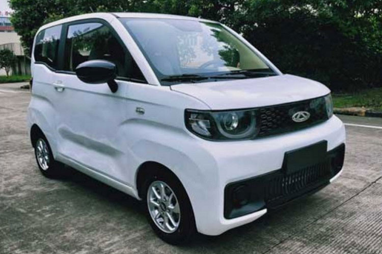 Trong những năm qua, việc một số hãng ôtô Trung Quốc "nhái" thiết kế của các mẫu xe nổi tiếng trên thế giới như Porsche Macan hay Range Rover Evoque đã không còn là chuyện lạ. Thế nhưng, hiếm có hãng ôtô Trung Quốc nào lại sao chép thiết kế của một mẫu xe nội địa như trường hợp của Chery.