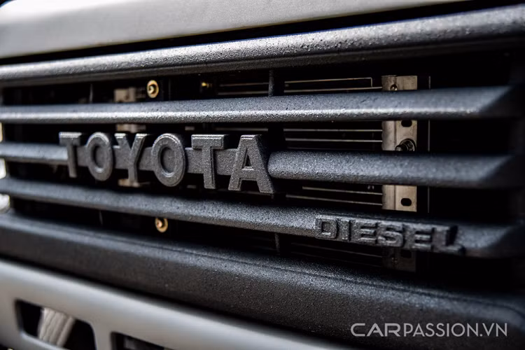 Động cơ cho công suất không quá mạnh mẽ, nhưng đối với một số người sở hữu và sử dụng mẫu xe này tại nước ngoài thì nhận định cỗ máy hoạt động bền bĩ trong suốt một khoảng thời gian dài. Toyota Land Cruiser ra mắt lần đầu từ năm 1951 đến nay đã trở thành một trong những huyền thoại trong lãnh địa xe địa hình SUV. 
