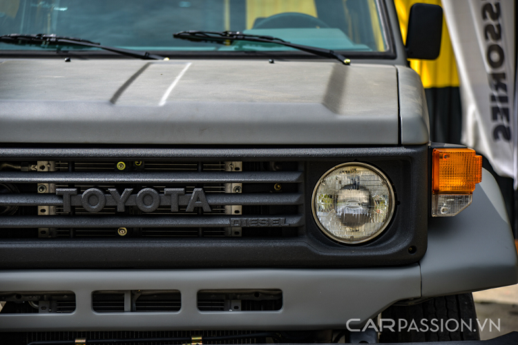 Điểm đặc biệt của mẫu xe này là nó có thiết kế ngoại hình và khoang nội thất cùng cách bố trí vị trí ngồi tương tự như chiếc FJ70 sản xuất năm 1989. Ngoại hình của Toyota Land Cruiser PZJ70 hầm hố với 2 đường dập nổi từ nắp capo đến phần hông xe, kết hợp với phần vè bánh trước đưa ra hai bên. Tổng thể thiết kế xe mang đậm phong cách bụi bặm và phản phất hình ảnh những chiếc xe quân sự của Jeep ngày trước.