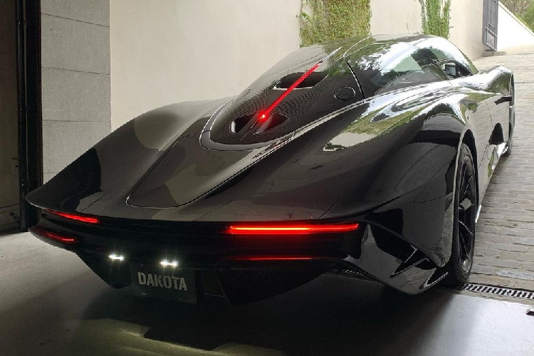 Ở trên McLaren Speedtail, hãng siêu xe Anh quốc trang bị cho xe bộ mâm đúc bằng hợp kim siêu nhẹ với thiết kế đa chấu theo hình cánh quạt. Ở phía trước, bộ mâm này sẽ được trang bị thêm bộ che khí được làm bằng sợi carbon. Trước đây, kiểu thiết kế này được sử dụng trên xe đua Công thức 1 cũng như nhiều loại xe đua LM, GTE khác.