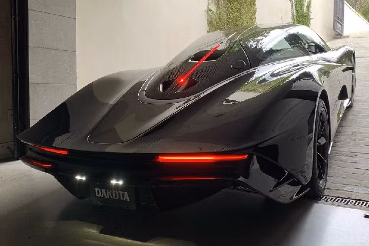 Ở trên McLaren Speedtail, hãng siêu xe Anh quốc trang bị cho xe bộ mâm đúc bằng hợp kim siêu nhẹ với thiết kế đa chấu theo hình cánh quạt. Ở phía trước, bộ mâm này sẽ được trang bị thêm bộ che khí được làm bằng sợi carbon. Trước đây, kiểu thiết kế này được sử dụng trên xe đua Công thức 1 cũng như nhiều loại xe đua LM, GTE khác.