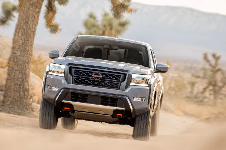 Nếu như Ford Maverick bản XL tiêu chuẩn có giá 19.995 USD (tương đương 460 triệu đồng) thì giá xe Hyundai Santa Cruz có mức khởi điểm 30.000 USD, tương đương 700 triệu đồng.