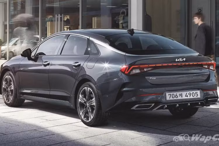 Cùng với 2 tính năng kể trên, phiên bản hàng đầu Noblesse và Signature còn được trang bị sạc không dây cho điện thoại thông minh.