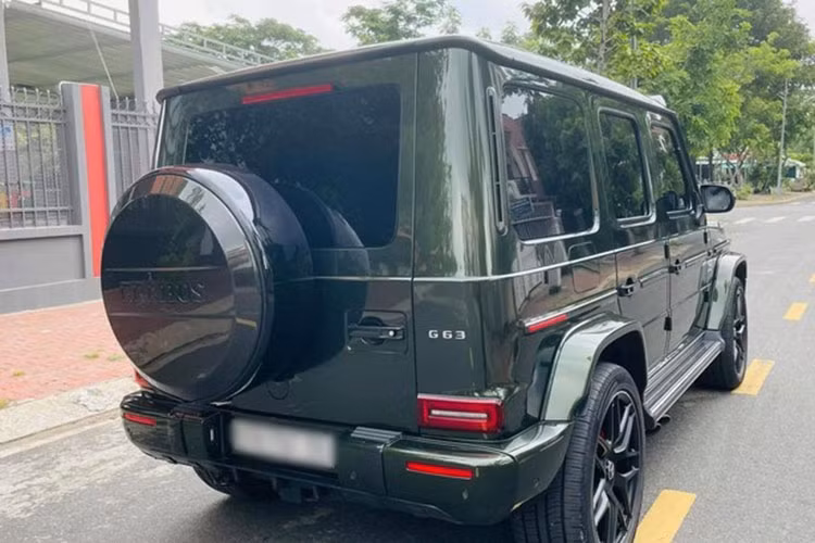 Cung cấp sức mạnh cho Mercedes-AMG G63 độ Brabus vẫn là khối động cơ V8, tăng áp kép, dung tích 4.0 lít, sẽ sản sinh công suất tối đa 577 mã lực tại vòng tua máy 6.000 vòng/phút và mô-men xoắn cực đại 850 Nm tại dải tua máy 2.500 - 3.500 vòng/phút.