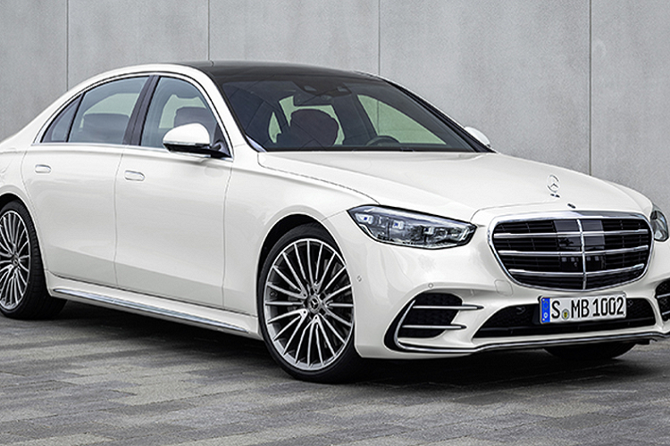 Trong khi bản S580 sẽ ít có khả năng được phân phối chính hãng vì giá cao do sử dụng động cơ dung tích lớn (máy V8 4.0L MHEV).