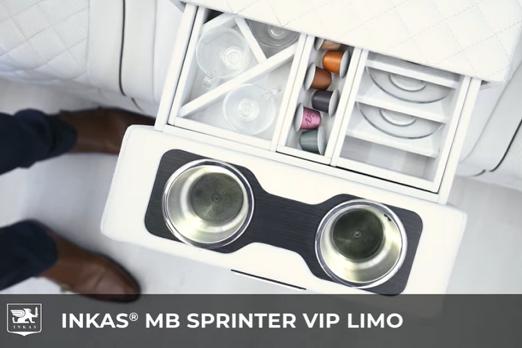 Tính năng “đỉnh nhất” bên trong Inkas Sprinter VIP Limo là một màn hình TV LED kích thước lớn, đi kèm với AppleTV và Chromecast. Màn hình này cũng có thể hiển thị các điều kiện bên ngoài xe thông qua hệ thống camera quan sát toàn chu vi.