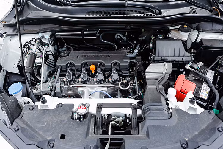 Tầm giá 810 triệu đồng này, thay vì lựa chọn Honda HR-V L chạy lướt, người mua hoàn toàn có thể “đập hộp” và lăn bánh Kia Seltos phiên bản Premium cao cấp có giá lăn bánh khoảng 830 triệu đồng. Hiện chưa rõ lý do gì khiến chủ nhân bán HR-V, ngoài những lý do cá nhân thì có thể người bán muốn đổi sang một dòng xe khác rộng rãi hơn.