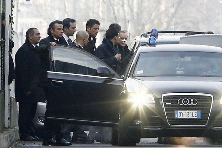  5. Silvio Berlusconi - Cựu Thủ tướng Ý Dàn xe đáng chú ý của ông Silvio Berlusconi bao gồm Mercedes Benz S600 chống đạn, Audis A8, Lancia Thesis, siêu du thuyền Morning Glory cùng một chiếc máy bay phản lực riêng.
