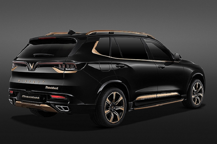 Các trang bị an toàn trên VinFast President gồm có hỗ trợ lực phanh cấp BA, phân bổ lực phanh điện tử EBD, cân bằng điện tử ESC, kiểm soát lực kéo TCS, hỗ trợ đổ đèo HDC, chống lật ROM, cảnh báo lệch làn đường, cảnh báo điểm mù, camera 360 độ.