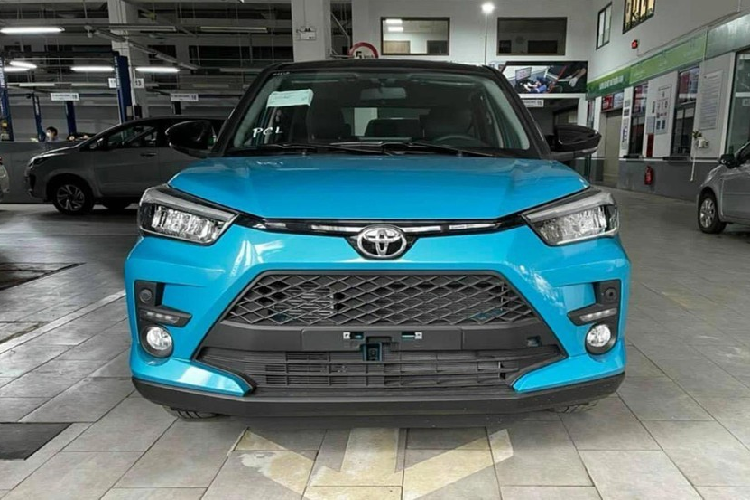 Trong khi đó, giá xe Daihatsu Rocky bản thường có mức bán ra dao động từ 1,55 - 2 triệu Yên (khoảng 316 - 408 triệu đồng).