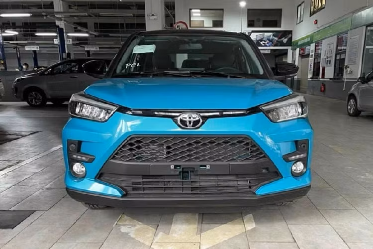 Trong khi đó, giá xe Daihatsu Rocky bản thường có mức bán ra dao động từ 1,55 - 2 triệu Yên (khoảng 316 - 408 triệu đồng).