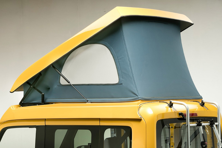 Honda còn cung cấp tùy chọn lều xếp trên nóc xe, giúp có thêm không gian nghỉ ngơi cho hành khách. Thang được lắp ở cửa sau, giúp người dùng tiếp cận chiếc lều này.