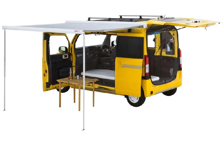 Là phiên bản đặc biệt của Honda N-Van, phiên bản Compo có được nhiều trang bị để phục vụ cho các chuyến dã ngoại, cắm trại. Đáng kể nhất là mái hiên lắp phía bên trái mui xe, có thể mở rộng tạo thành một mái che hoặc căn lều nhỏ.