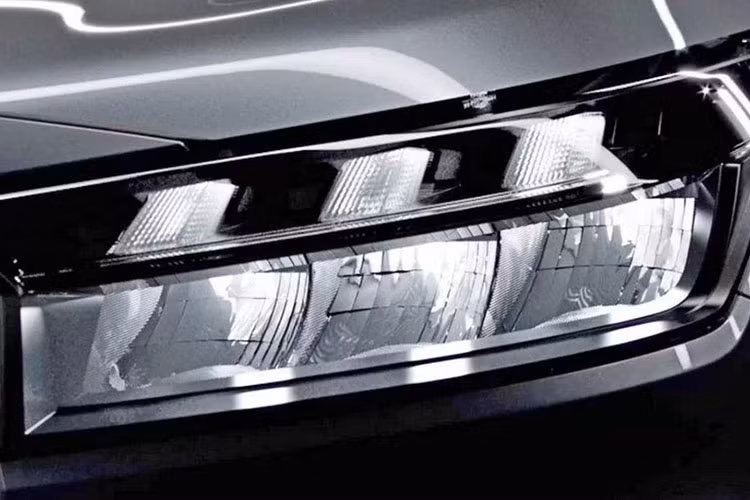 Theo tin đồn, xe sẽ được phát triển dựa trên cơ sở gầm bệ của đàn anh Suzuki Vitara đồng thời được định vị giữa phân khúc SUV cỡ B và cỡ C, tương tự Toyota Corolla Cross. Nhiều khả năng S-Cross mới sẽ được dùng để thay thế luôn đàn anh Suzuki Vitara tại thị trường châu Âu.