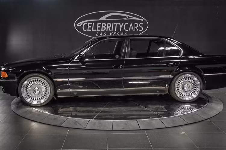 Dù có được danh tiếng từ người chủ đầu tiên, chiếc BMW 7-Series của rapper Tupac này không dễ tìm được chủ nhân mới khi nó là phương tiện mà Tupac sử dụng khi ông bị ám sát vào tháng 9/1996.