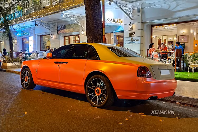 Từ đó, xe có thể tăng tốc từ 0 - 100 km/h trong 5 giây trước khi cán mốc 250 km/h. Mức giá xe Rolls-Royce Ghost thế hệ đầu tiên này hiện khoảng trên dưới 10 tỷ đồng ở những đại lý xe siêu sang cũ tại Việt Nam.