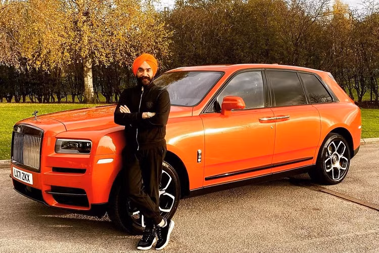 5 chiếc Rolls-Royce Cullinan của doanh nhân người Anh này được gọi chung bằng cái tên là bộ sưu tập Festival of Lights nhằm kỷ niệm lễ hội Diwali ở quê nhà Ấn Độ. Trong đó, nổi bật hơn cả là chiếc Rolls-Royce Cullinan độc nhất vô nhị có tên Kesari.