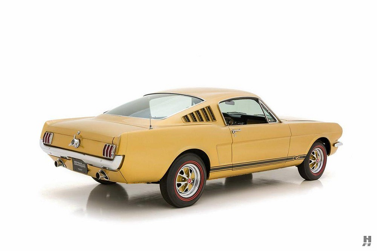 Lần đầu tiên trong nhiều thập kỷ, nó đang được rao bán bởi công ty Hemmings với giá 139.500 USD. Đây là một số tiền không nhỏ đối với một chiếc Mustang thập niên 1960, nhưng hoàn toàn xứng đáng khi chiếc xe trong trường hợp này là dạng cực hiếm trên thế giới.