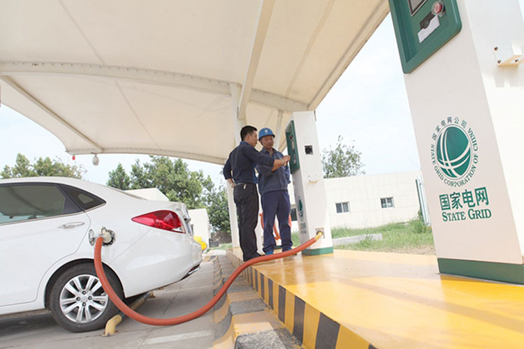 Nguoi dung oto dien tai Trung Quoc gap kho khi sac dien