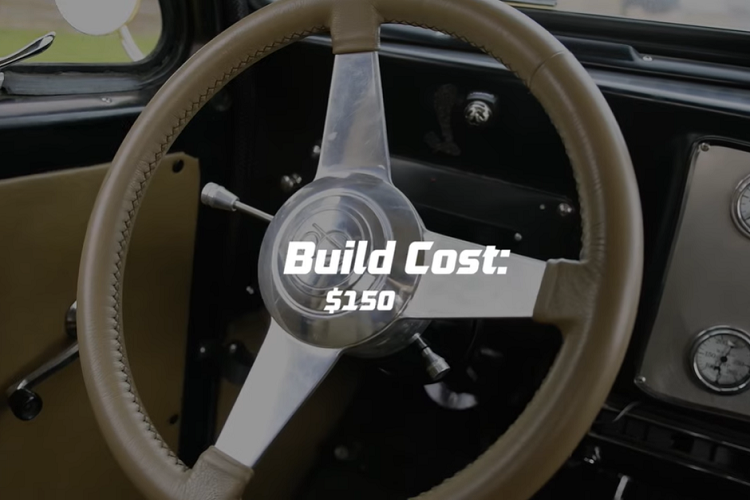 Phải nói rằng chiếc xe bán tải độ nặng gần 1,5 tấn này có phần giống “quái vật Frankenstein” khi nó được tạo thành từ các bộ phận lấy từ nhiều chiếc xe khác nhau.