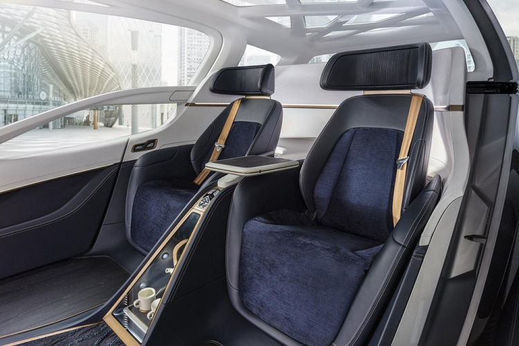 Các bộ cảm biến và trí thông minh nhân tạo cho phép người dùng điều chỉnh hệ thống thông tin giải trí để tìm bất cứ gì họ cần trong chuyến đi. Đối với những cuộc trò chuyện thư giãn, Buick Smart Pod còn có hệ thống khử tiếng ồn thông minh, tạo ra một môi trường yên tĩnh và dễ chịu.