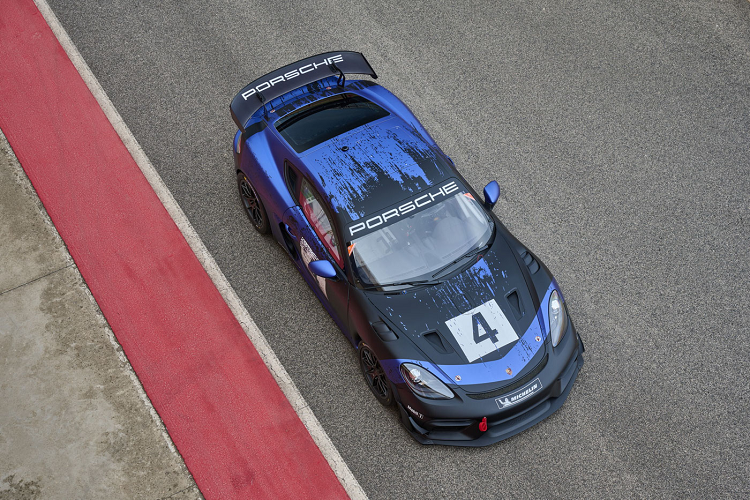 Ngoài ra, thương hiệu cũng tinh chỉnh nhiều chi tiết như hệ thống lò xo, thanh chống lật có thể điều chỉnh chiều cao cùng nhiều chi tiết nâng cấp khác. Xe được trang bị hệ thống phanh đục lỗ có đường kính 380 mm với tính năng phanh bằng phần mềm được lập trình lại cho ABS và được trang bị Hệ thống quản lý ổn định của Porsche đi kèm với tính năng kiểm soát lực kéo.