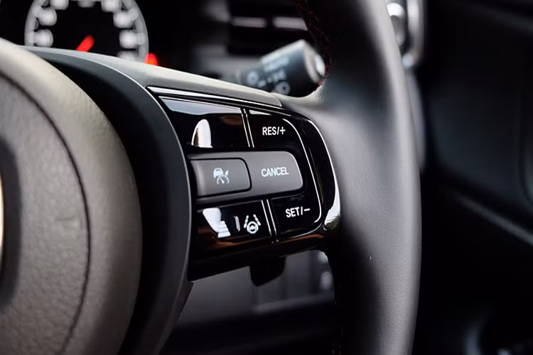 Bước sang thế hệ mới, HR-V 2022 loại bỏ động cơ 4cy 1.8L N/A, thay vào đó, tất cả phiên bản của Honda HR-V thế hệ mới đều sử dụng động cơ 4cyl thẳng hàng, dung tích 1.5L, chu trình Atkinson, mã động cơ LEB-MMD cho công suất tối đa 105 mã lực tại 6.000 - 6.400 vòng/phút và mô men xoắn cực đại 127Nm tại 4.500 - 5000 vòng/phút.