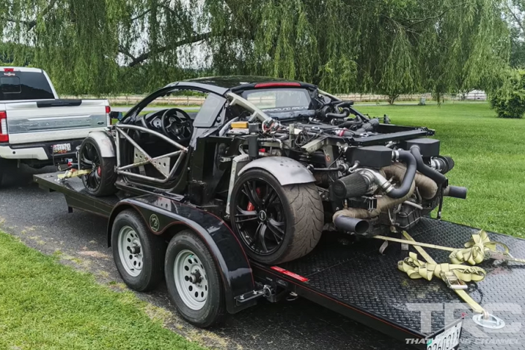 Ý tưởng ban đầu của đội ngũ Scrap Life Garage khi mua chiếc Audi R8 hỏng hóc từ Facebook Marketplace là tạo nên một chiếc xe kiểu go-kart nghịch ngợm. Kết quả, họ đã tạo nên một quái vật tốc độ đáng sợ mà khó ai tin thực sự tồn tại trên đời.