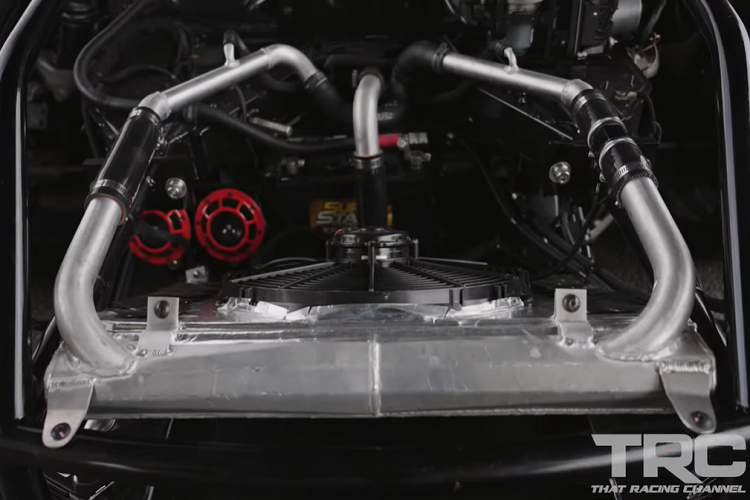 Hệ truyền động của nó có thể đạt đến 2.200 mã lực, nhưng bây giờ chỉ dừng lại ở khoảng 1.500 mã lực. Đội ngũ Scrap Life Garage đã từng điều khiển “SuperKart” đạt tốc độ tối đa khoảng 296 km/h, nhưng họ hi vọng sẽ tiến xa hơn nữa trong tương lai. Khi động cơ nổ máy, nó tạo ra một âm thanh cực kỳ đã tai phù hợp với lai lịch Audi R8 ban đầu.