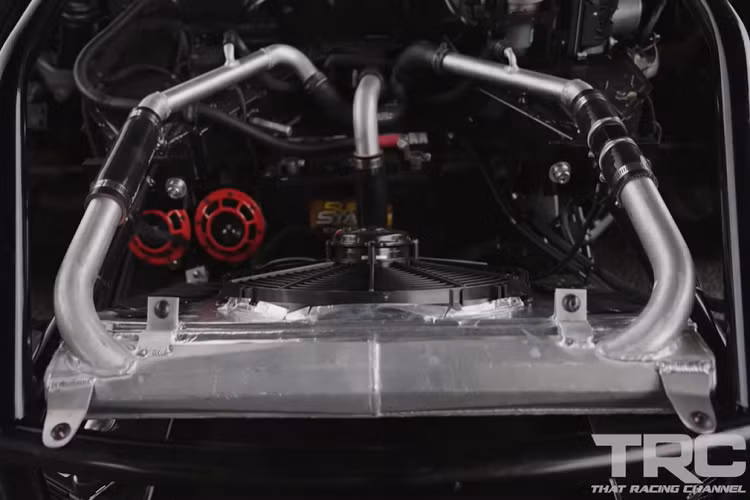 Hệ truyền động của nó có thể đạt đến 2.200 mã lực, nhưng bây giờ chỉ dừng lại ở khoảng 1.500 mã lực. Đội ngũ Scrap Life Garage đã từng điều khiển “SuperKart” đạt tốc độ tối đa khoảng 296 km/h, nhưng họ hi vọng sẽ tiến xa hơn nữa trong tương lai. Khi động cơ nổ máy, nó tạo ra một âm thanh cực kỳ đã tai phù hợp với lai lịch Audi R8 ban đầu.