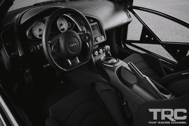 Cụ thể, anh chàng Austin từ Scrap Life Garage đã chia sẻ với mọi người về chiếc xe trong video, và anh ấy giải thích rằng đây vốn là một chiếc Audi R8 GT 2012.