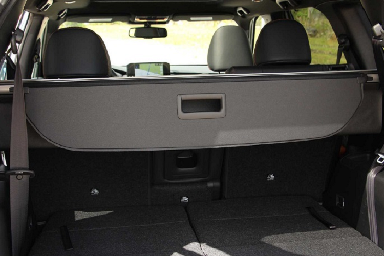 Nếu không phải là một người khó tính, đòi hỏi thiết kế và cảm giác lái thể thao ở một chiếc xe crossover cỡ nhỏ thì Mitsubishi Outlander 2022 chắc chắn là sự lựa chọn rất đáng cân nhắc. Outlander cung cấp sự an toàn và tính năng công nghệ vượt trội cùng cấu hình 3 hàng ghế tiêu chuẩn với mức giá hấp dẫn mà không một chiếc xe nào cùng phân khúc có thể tự tin chiến thắng khi đối đầu.