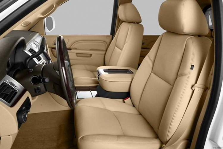 Xe sử dụng động cơ V8 dung tích 6.2L hút khí tự nhiên cho công suất tối đa 402 mã lực tại 5.700 vòng/phút và mô-men xoắn cực đại 565Nm từ 4.300 vòng/phút. Sức mạnh truyền xuống bốn bánh (AWD), thông qua hộp số tự động 6 cấp.