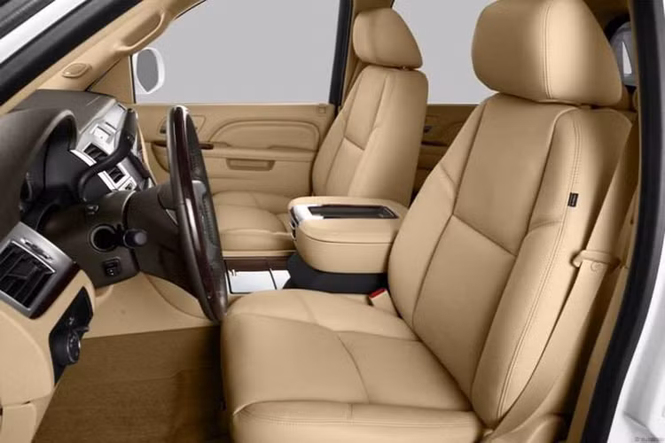 Xe sử dụng động cơ V8 dung tích 6.2L hút khí tự nhiên cho công suất tối đa 402 mã lực tại 5.700 vòng/phút và mô-men xoắn cực đại 565Nm từ 4.300 vòng/phút. Sức mạnh truyền xuống bốn bánh (AWD), thông qua hộp số tự động 6 cấp.