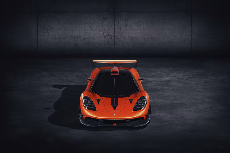 Siêu xe Gordon Murray T.50s Niki Lauda đã được thiết kế và chế tạo song song với T.50, tuy nhiên hiệu năng cũng như thiết kế đã được sửa đổi và cải thiện giúp chiếc xe trở thành một con quái vật trên đường đua. Xe có trọng lượng tổng thể 852 kg và động cơ V12 3,9 lít Cosworth sẽ có khả năng sản sinh công suất lên tới 725 mã lực, mạnh hơn T.50 khoảng 70 mã lực, vòng tua máy lên đến 12.100 vòng/phút và xe được trang bị hộp số sàn 6 cấp Xtrac được thiết kế mới.