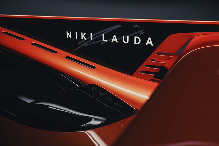 Phần lò xo, bộ giảm chấn và thanh chống lật đã được tinh chỉnh nhằm phù hợp hơn với việc chạy trên đường đua, chiều cao của xe đã được hạ xuống 87mm ở phía trước và 116mm ở phía sau so với T.50. Với gói trang bị Trackspeed, khung gầm của T.50s Niki Lauda có thể được điều chỉnh để phù hợp nhất với mong muốn của người sử dụng.