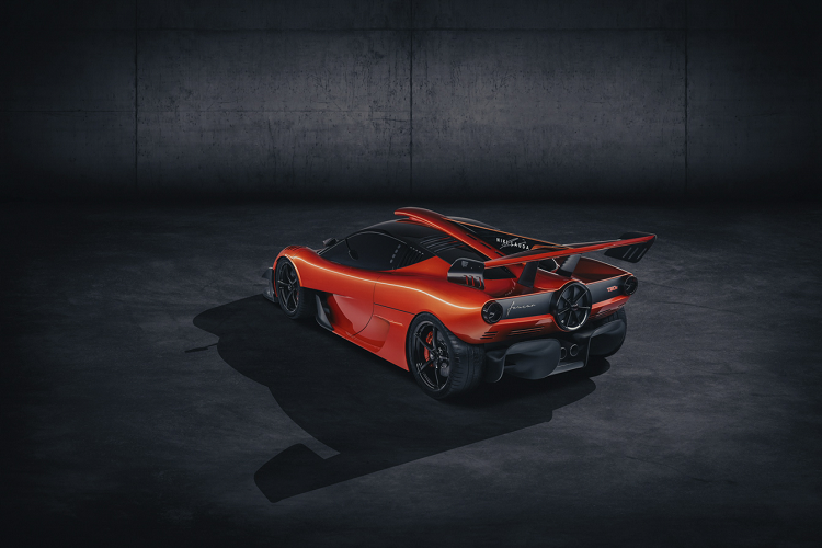 Với ngoại thất gần như khác biệt hẳn so với T.50, T.50s sở hữu các tấm thân được làm từ vật liệu sợi carbon nhẹ. Các phần kính cửa sổ, kính lái cũng đã được lựa chọn loại nhẹ hơn nữa nhằm cắt giảm trọng lượng đến mức tối thiểu nhất. T.50s Niki Lauda sử dụng cùng một hệ thống treo xương đòn kép phía trước và phía sau bằng nhôm rèn như T.50.