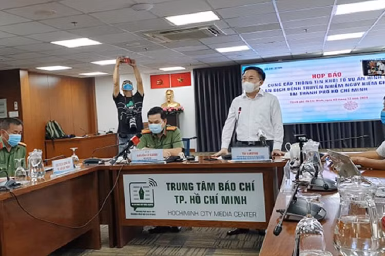 Khoi to tiep vien Vietnam Airlines lam lay lan dich COVID-19-Hinh-2