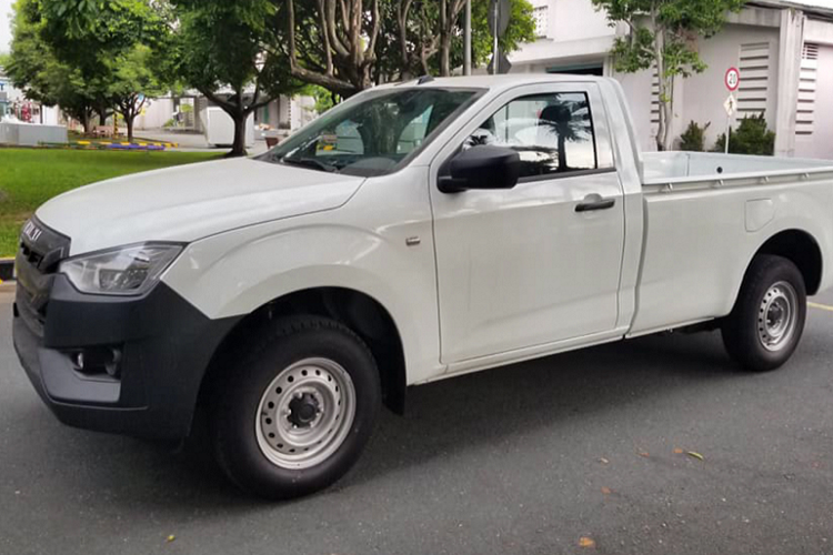 Isuzu D-Max phiên bản cabin đơn thùng dài rất phù hợp cho việc chở hàng, Isuzu cũng là hãng xe duy nhất tại thời điểm này ở Việt Nam cung cấp bán tải cabin đơn thùng dài. Đây là một gợi ý dành cho khách mua xe bán tải chủ yếu để chở hàng, đề cao sự thực dụng, bền bỉ và tiết kiệm.