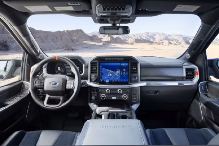 Giá xe Ford F-150 Raptor 2021 tại Mỹ cho năm 2021 đã được xác nhận. Theo đó, F-150 Raptor 2021 sẽ có mức khởi điểm từ 64.145 USD (khoảng 1,48 tỷ đồng). Trong khi phiên bản F-150 Tremor có giá từ 49.505 USD (khoảng 1,14 tỷ đồng). Giá bán chưa bao gồm phí giao hàng 1.695 USD.