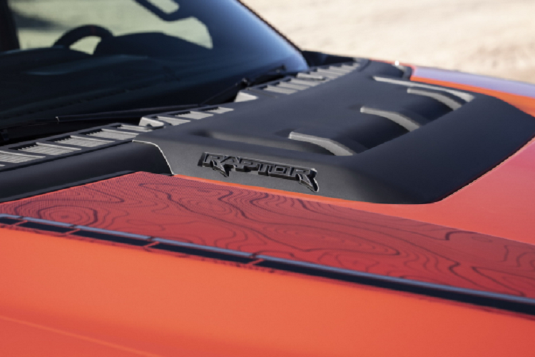 Dù không mạnh mẽ như Raptor, phiên bản Tremor 2021 sử dụng hệ thống treo đã được sửa đổi với các lò xo được tinh chỉnh riêng dành cho Tremor. Mẫu bán tải trang bị khóa vi sai cầu trước/sau tiêu chuẩn, tấm chống trượt phía trước, lốp xe địa hình General Grabber 33 inch với bộ mâm 18 inch đặc trưng.