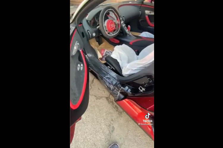 Siêu phẩm Bugatti Divo là mẫu siêu xe thương mại đắt nhất trong lịch sử của thương hiệu siêu xe nước Pháp - Bugatti.