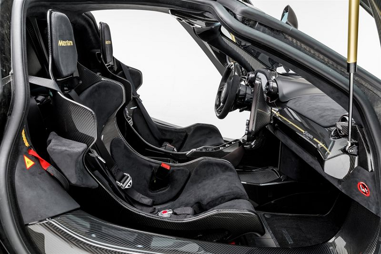 Sắc màu độc đáo của chiếc McLaren Senna Merlin hàng hiếm này được tạo ra bởi chính quản lý bộ phận sơn cá nhân hóa của MSO - ông Darren Merlin Towsend.