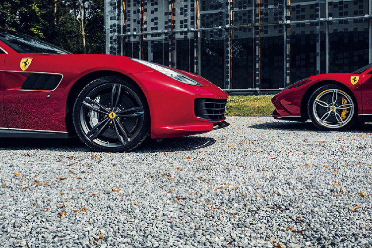 Bộ phận Ferrari Tailor Made mang đến cho khách hàng mức độ cá nhân hóa cao hơn hẳn so với những phiên bản thông thường hiện nay. Nó mở ra một loạt các lựa chọn về màu sơn, chất liệu da, vải và nhiều chi tiết tinh tế khác. Khách hàng sẽ có cơ hội làm việc trực tiếp với bộ phận cá nhân hóa Tailor Made của Ferrari để yêu cầu một chiếc xe có thiết kế phù hợp với sở thích của mình.
