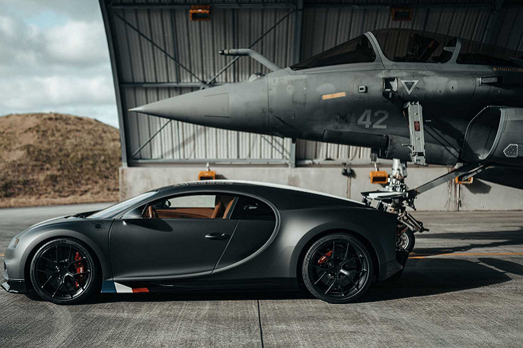 Dù Chiron có thể là siêu xe thương mại nhanh nhất (với phiên bản Super Sport 300+) trên hành tinh, nhưng nó không thể sánh được tốc độ tối đa của Dassault Rafale với gần 2.000 km / h.