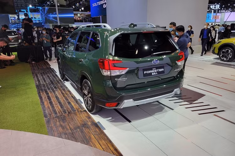 Động cơ này đồng hành với hộp số biến thiên vô cấp CVT và hệ dẫn động 4 bánh tiêu chuẩn. Trong khi đó, ở thị trường Mỹ, xe lại dùng động cơ xăng Boxer 4 xi-lanh, dung tích 2.5L với công suất tối đa 182 mã lực và mô-men xoắn cực đại 238 Nm.